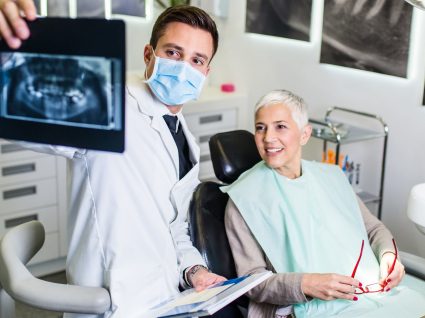 Quanto precisa poupar por mês para fazer um implante dentário