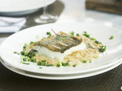 filetes de peixe-espada com molho tártaro