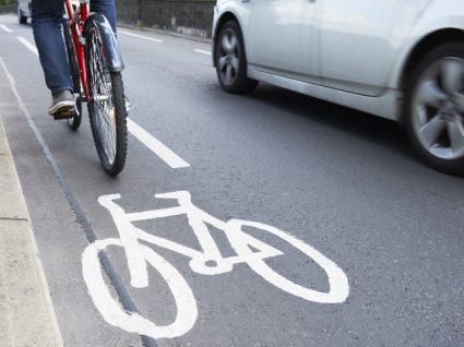 carro e bicicleta