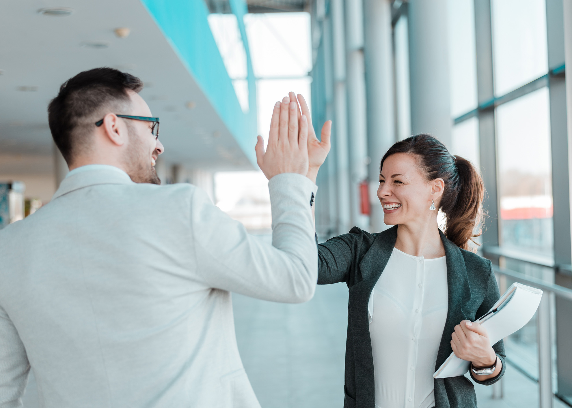 colegas de trabalho felizes