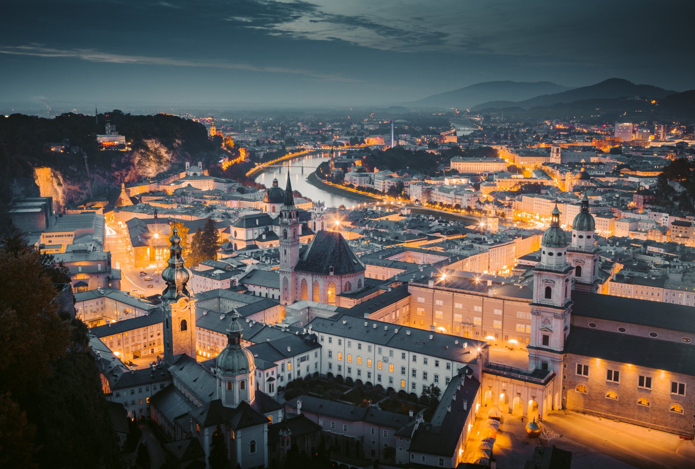 Vista de Salzburgo à noite