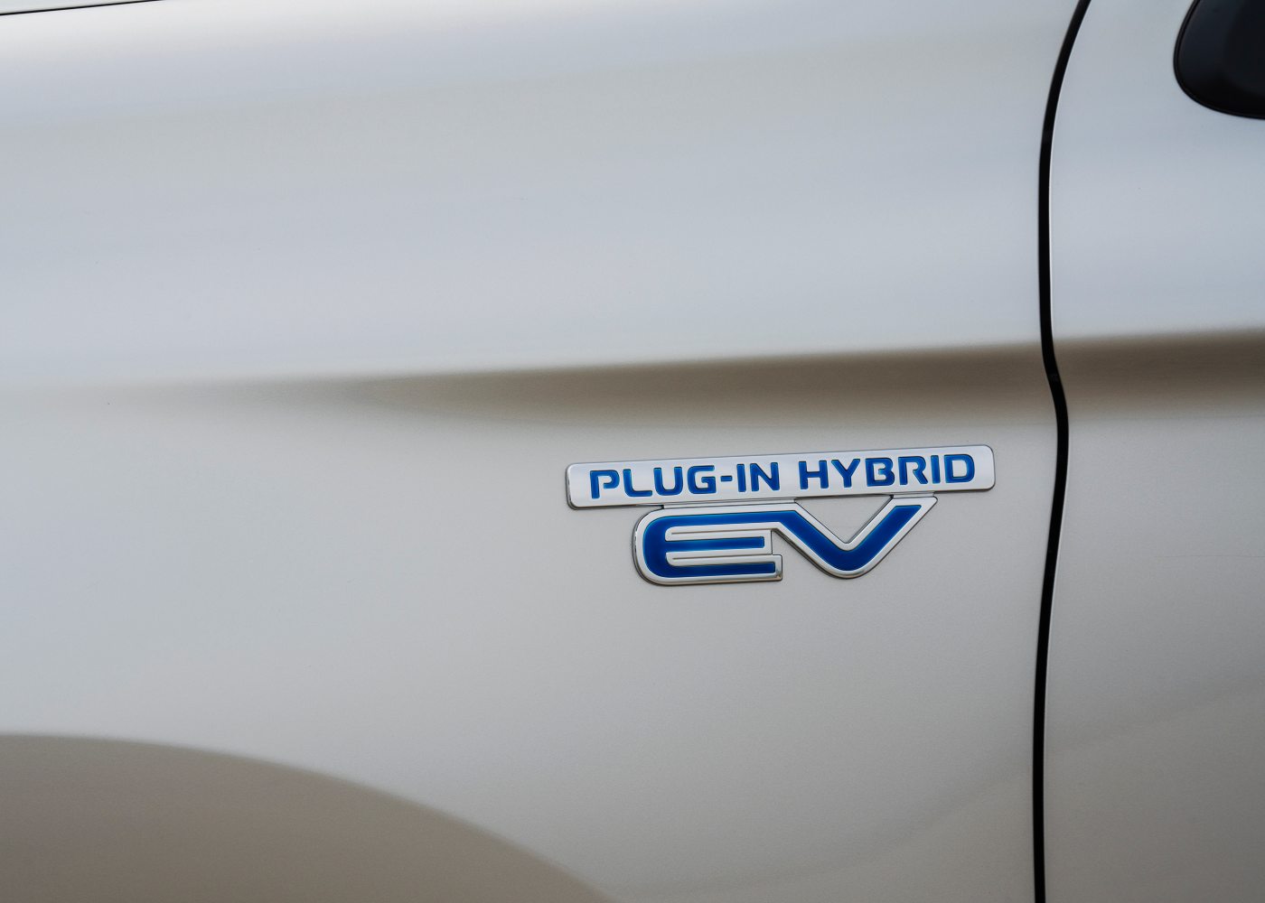  Mitsubishi Outlander PHEV