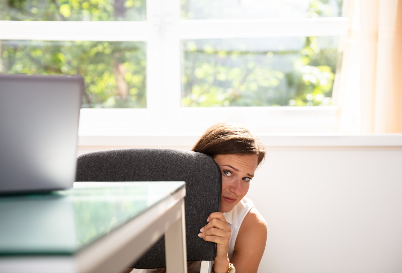 Mulher que sofre de tecnofobia