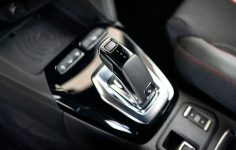 caixa de velocidades automática para ilustrar um dos mitos sobre automóveis