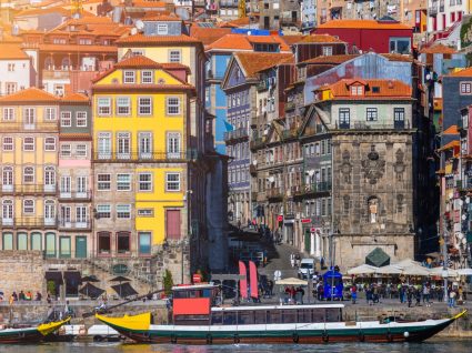 Imagem da zona ribeirinha da cidade do Porto