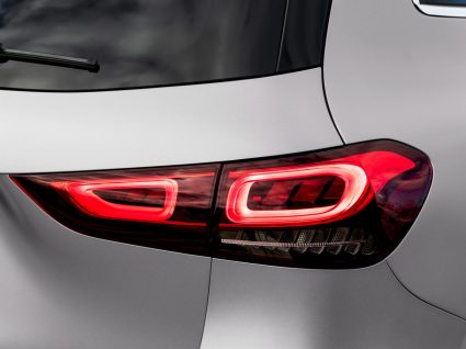 luzes novo Mercedes GLA