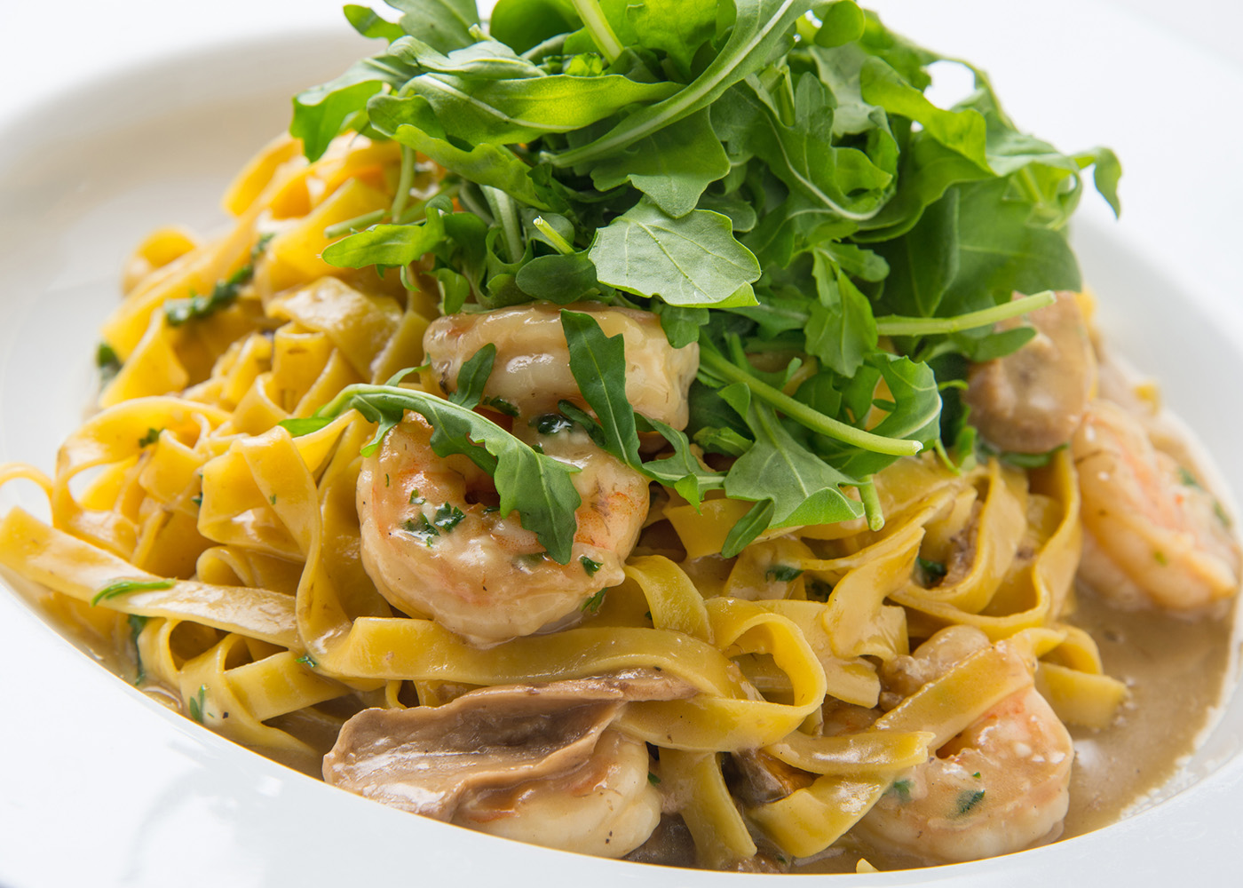 Fettucini com cogumelos e gambas