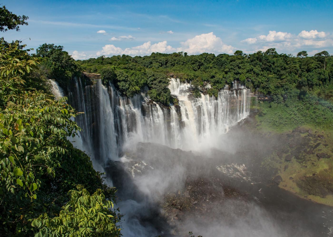 Queda de água em Angola