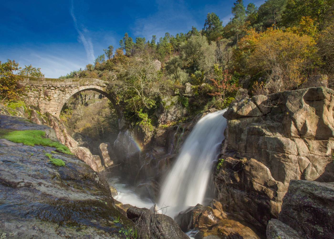 Ponte e cascata no gerês