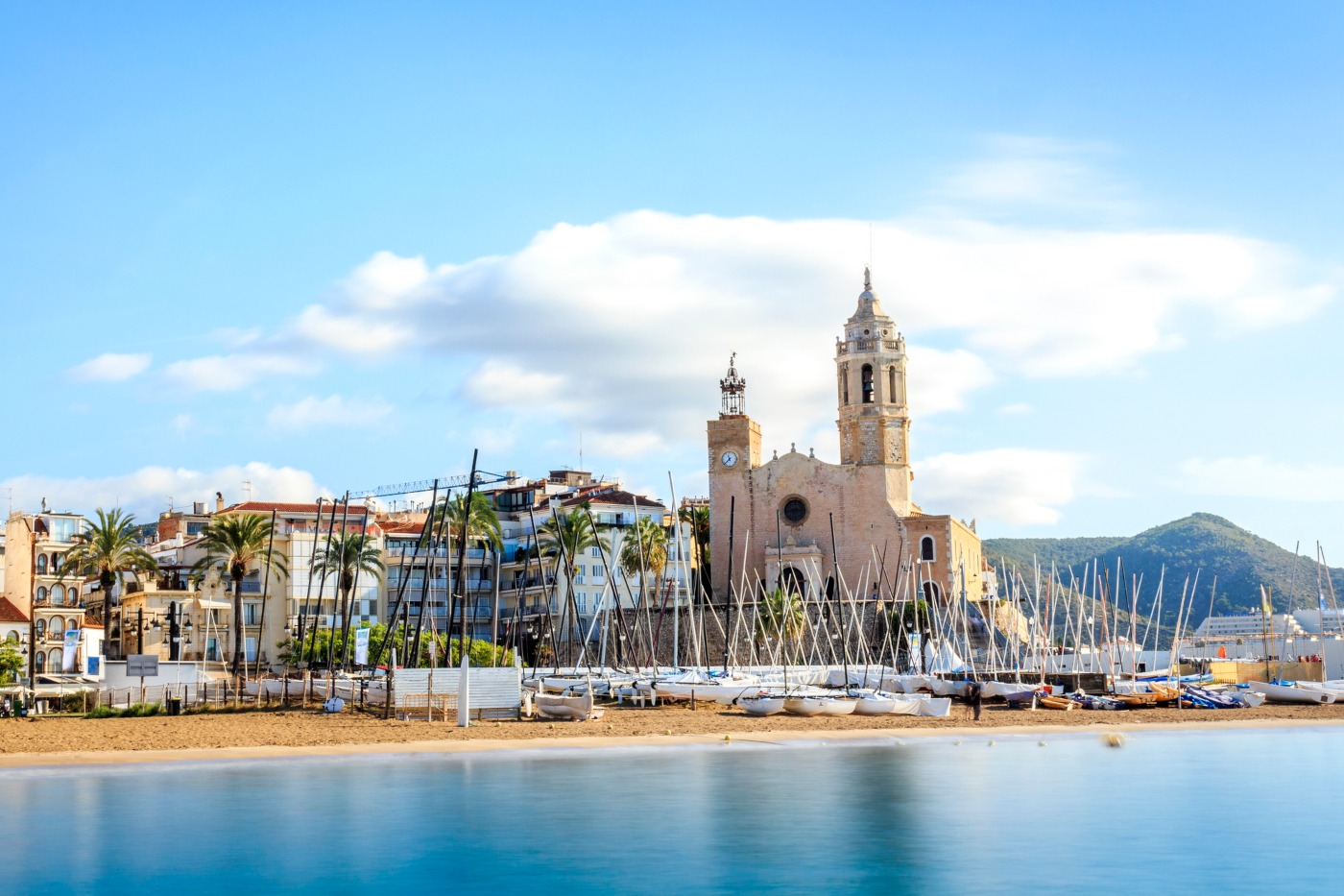 vista sobre igreja de sitges