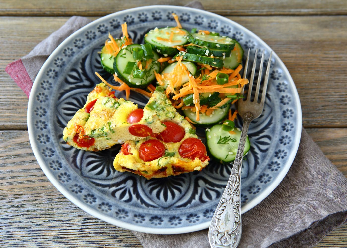 Fritatta de batata com tomate e bacon