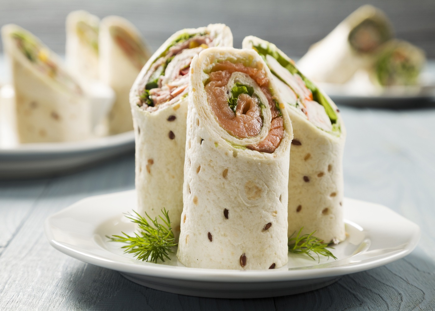 Wrap de salmão, queijo cottage e hortelã