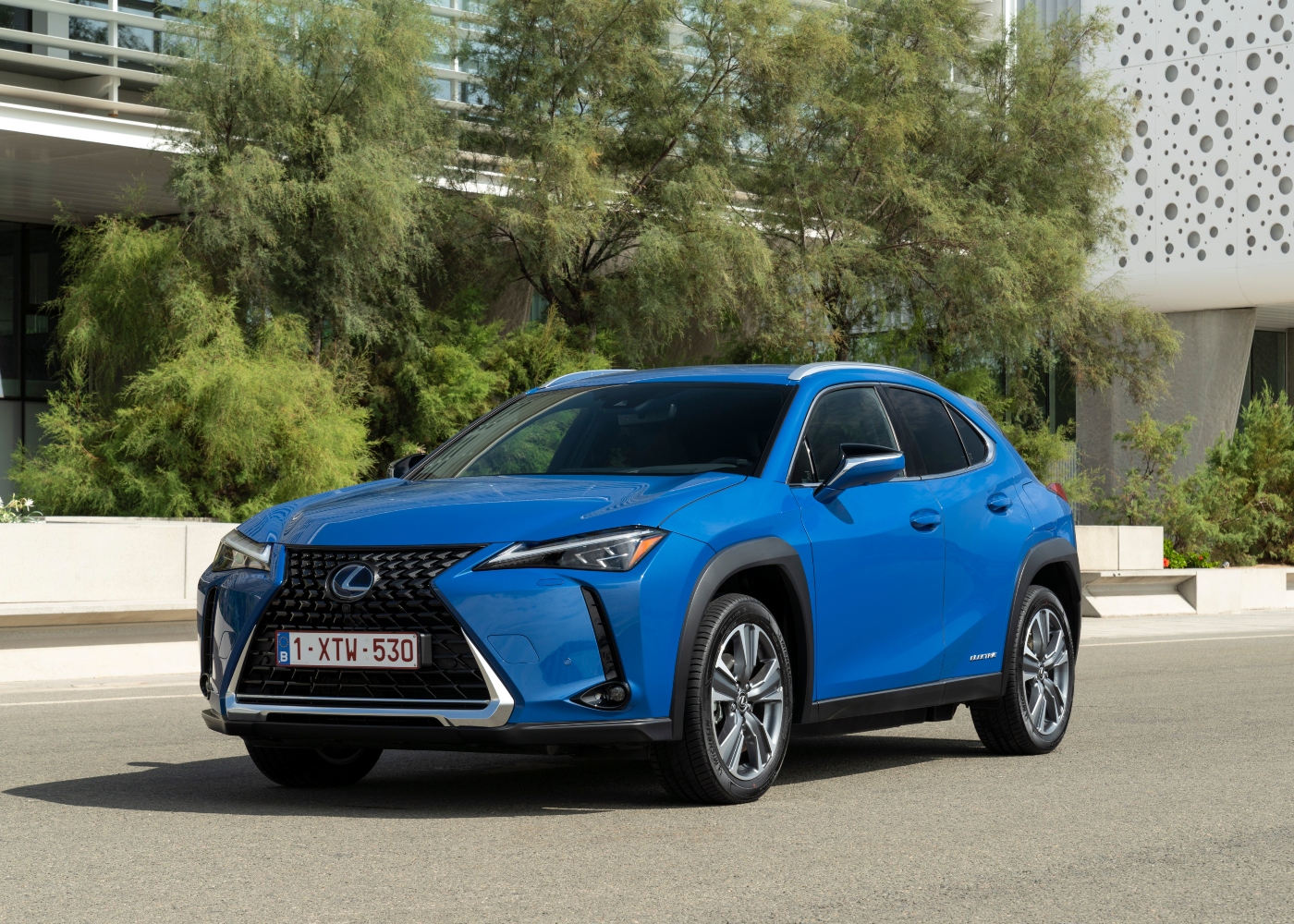 Lexus UX 300E um dos carros elétricos à venda em Portugal