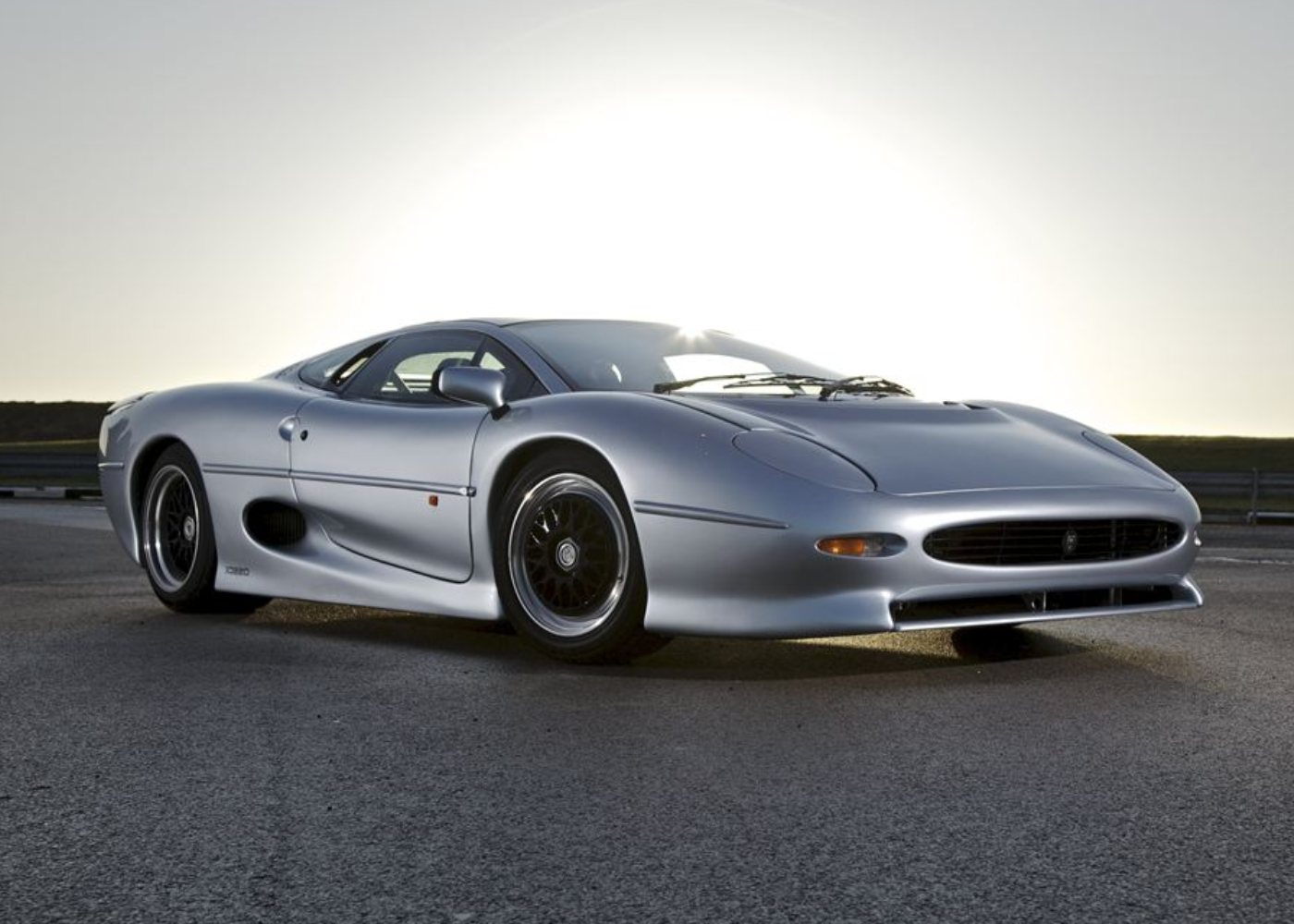 Jaguar XJ220