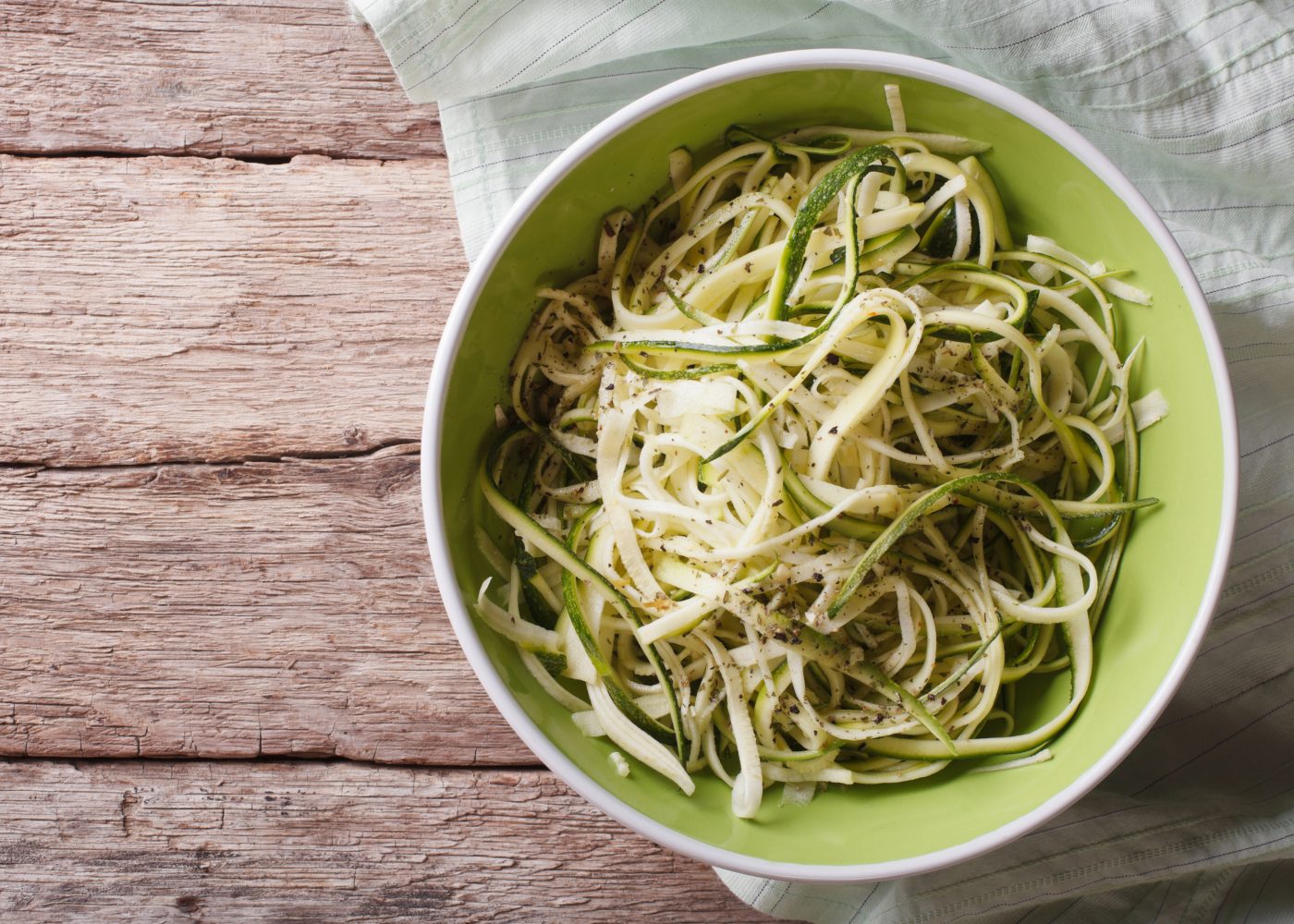 Esparguete de curgete, atum e lentilhas