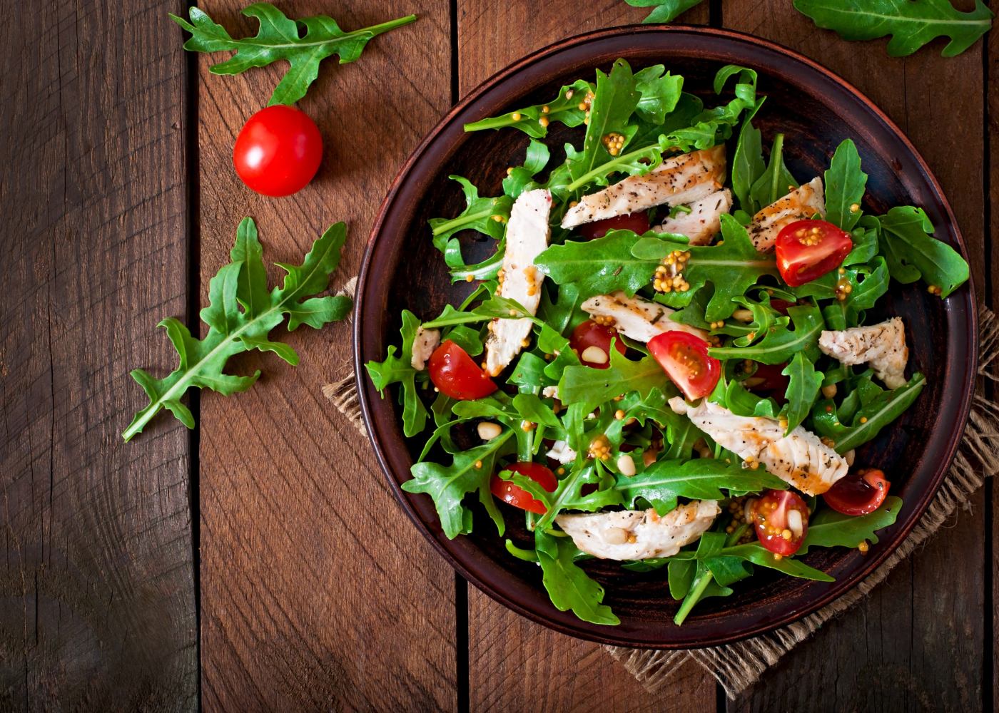 salada de rúcula com gengibre