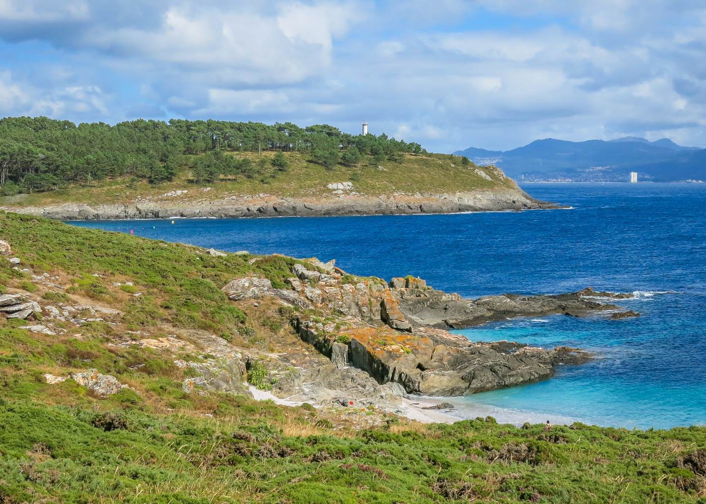 Panorâmica de praia em cangas