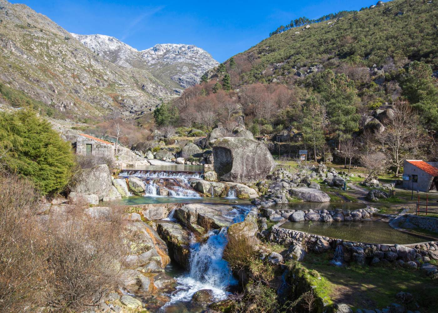 Praia fluvial de Loriga na serra da Estrela