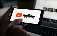 Smartphone com vídeos do youtube