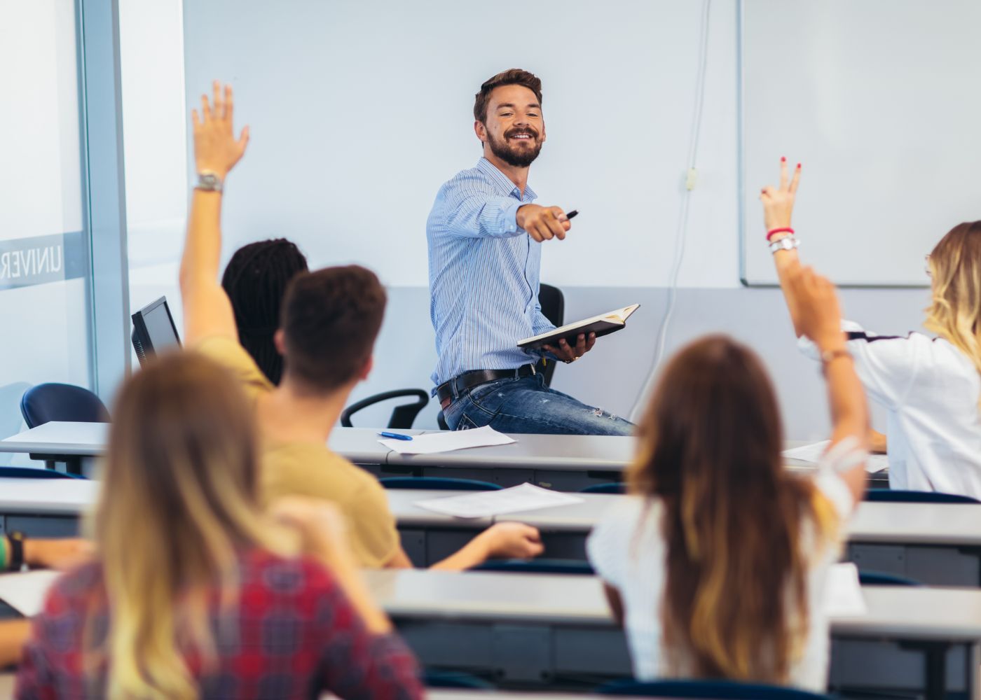 alunos a participar na aula