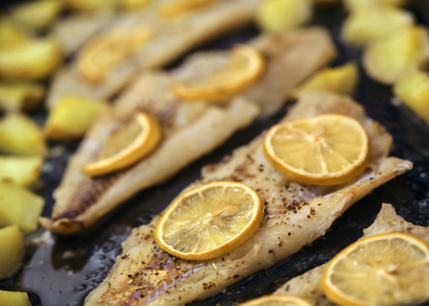 filetes de pescada no forno