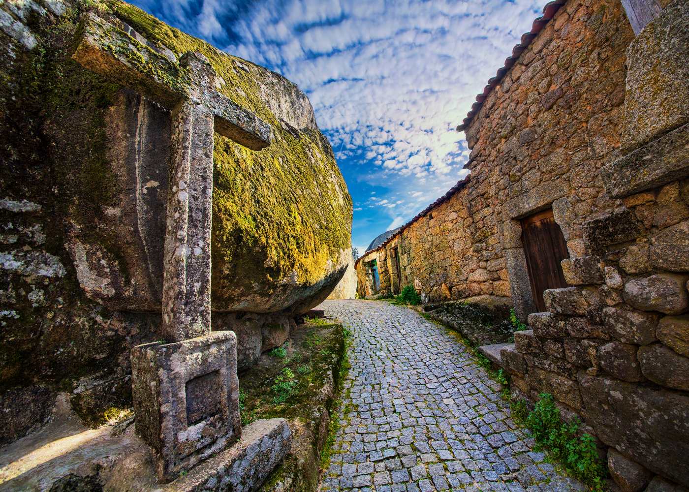 Rua na aldeia de Monsanto