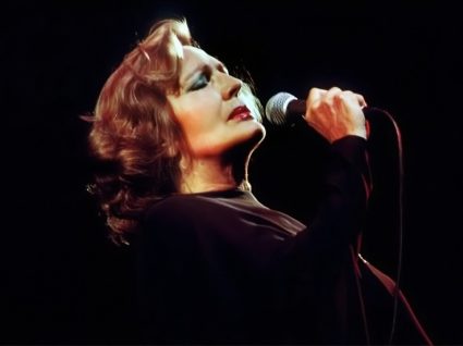 Amália Rodrigues a cantar