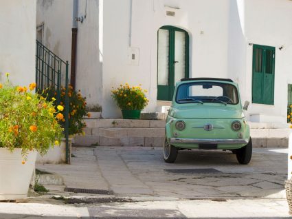 fiat 600 estacionado