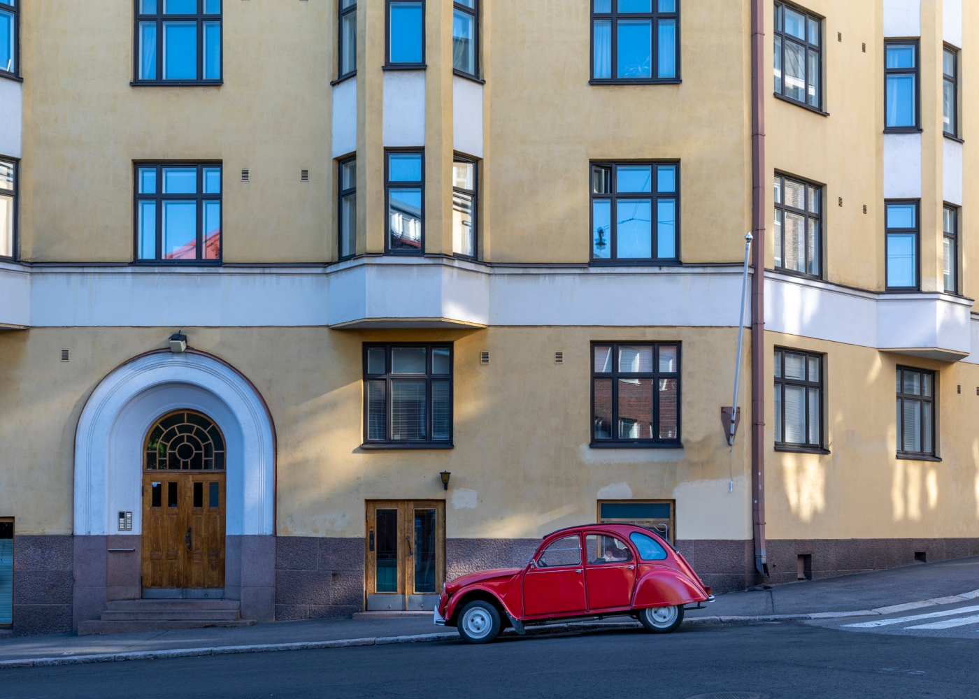 Citroën 2CV estacionado