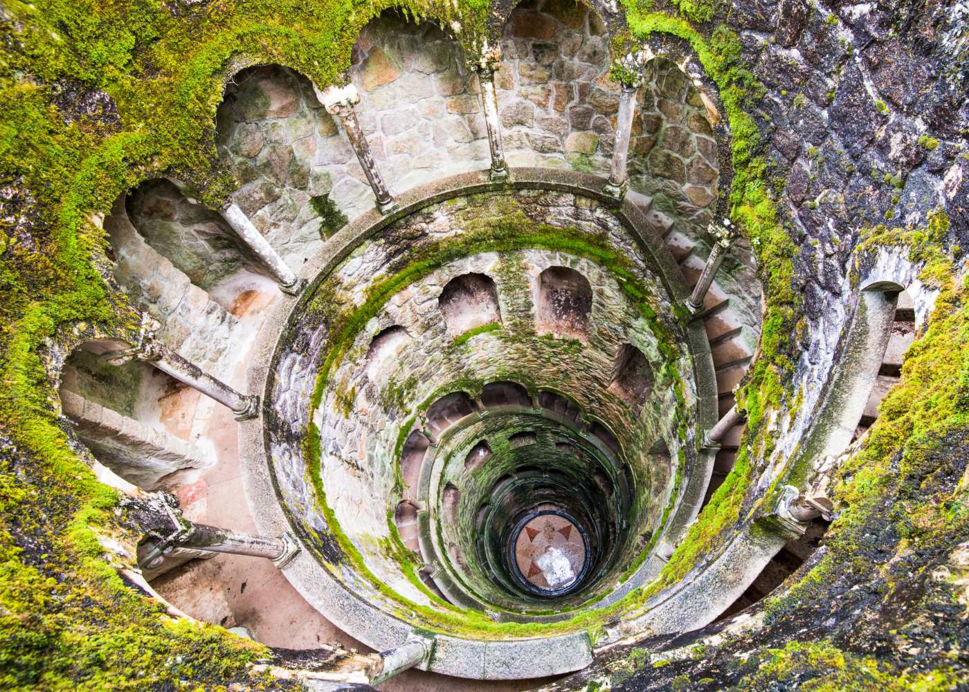 Poço da iniciação na Quinta da Regaleira