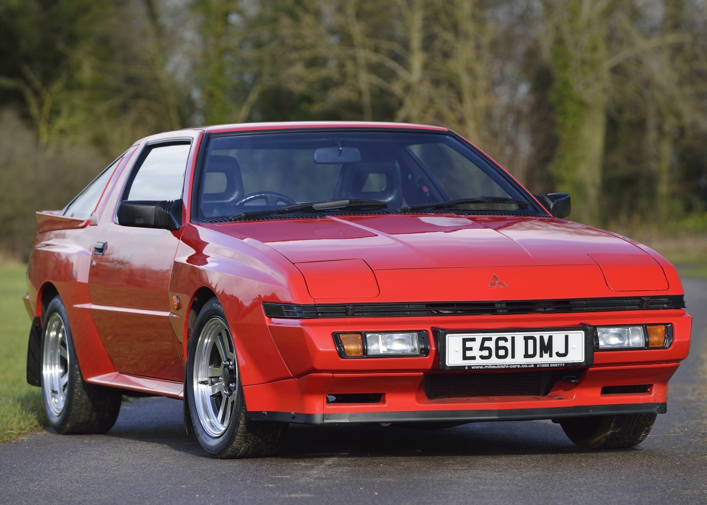 mitsubishi starion vermelho