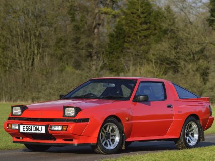 mitsubishi starion vermelho