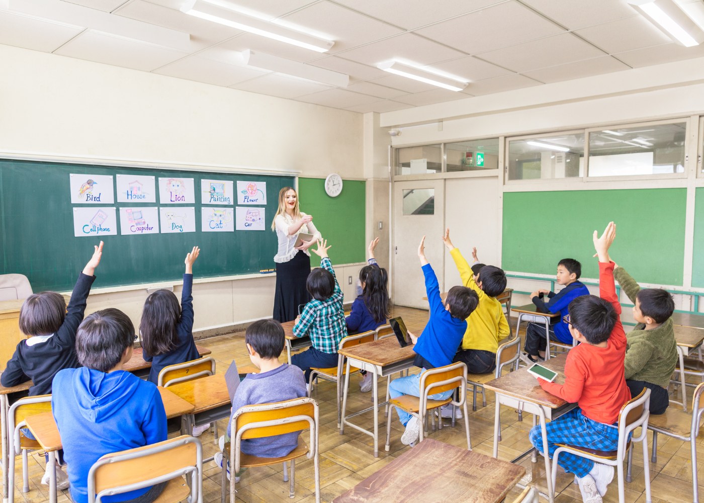 crianças a participar em aula de educação socioemocional