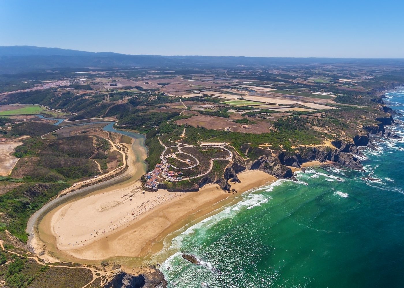 Vista aérea da praia de Odeceixe