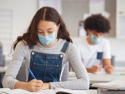 Estudantes do secundário numa aula