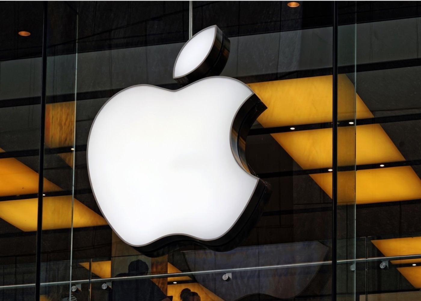 símbolo da apple numa apple store