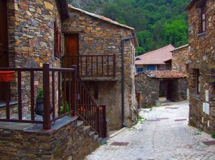 Rua na aldeia da pena