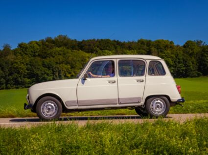 Renault 4L na estrada