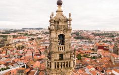 Pormenor da torre dos clérigos