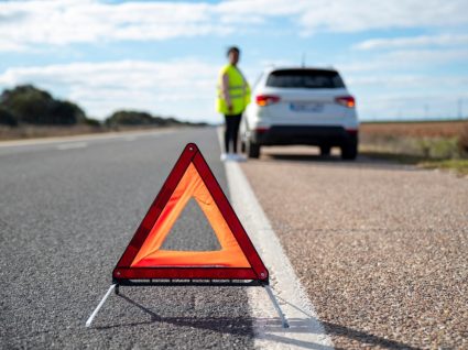 A que distância colocar o triângulo do carro