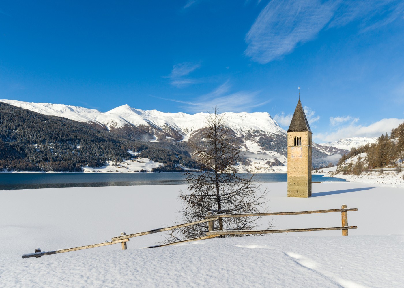 Lago de resia congelado