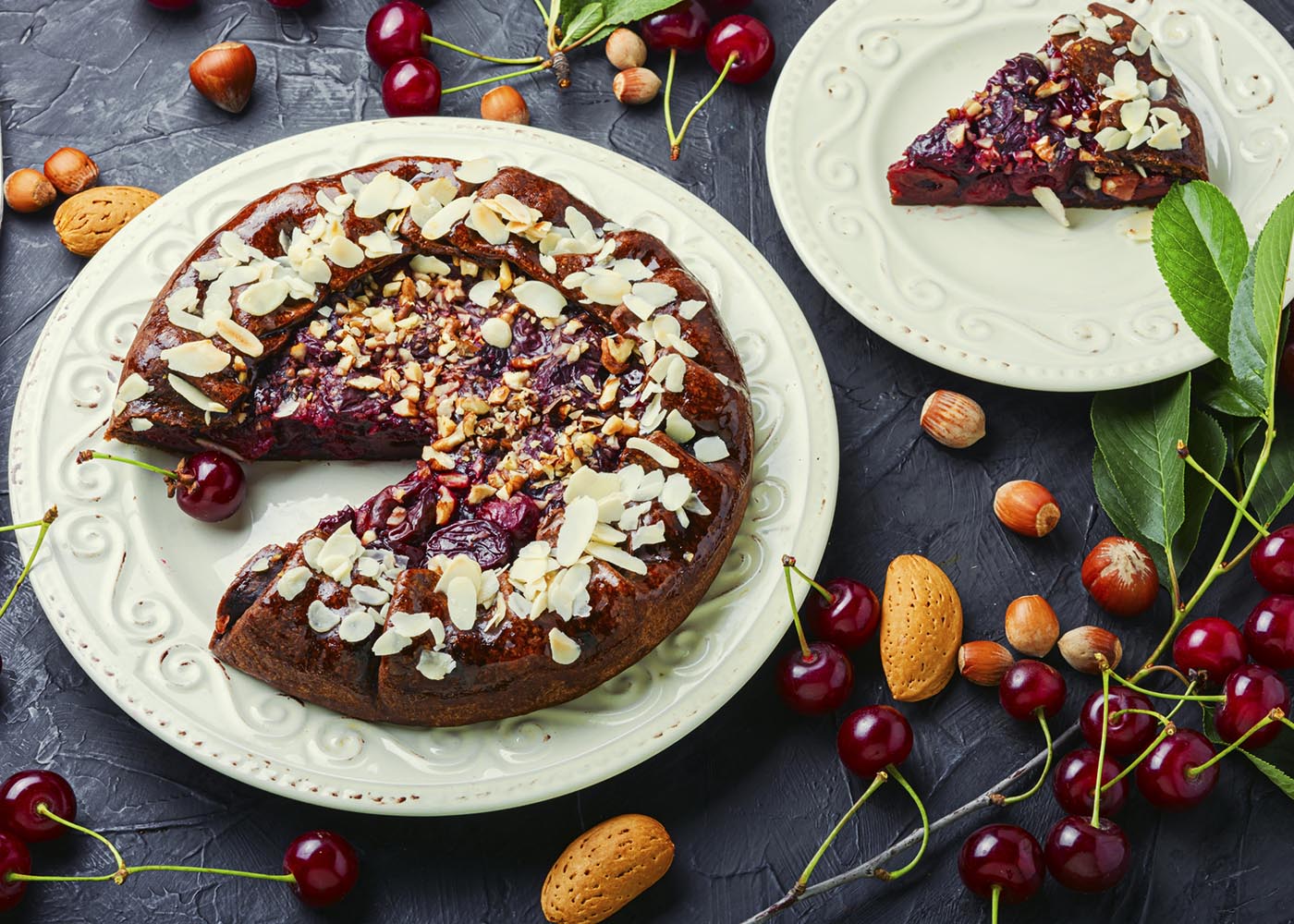 Tarte de cereja com chocolate enfeitada