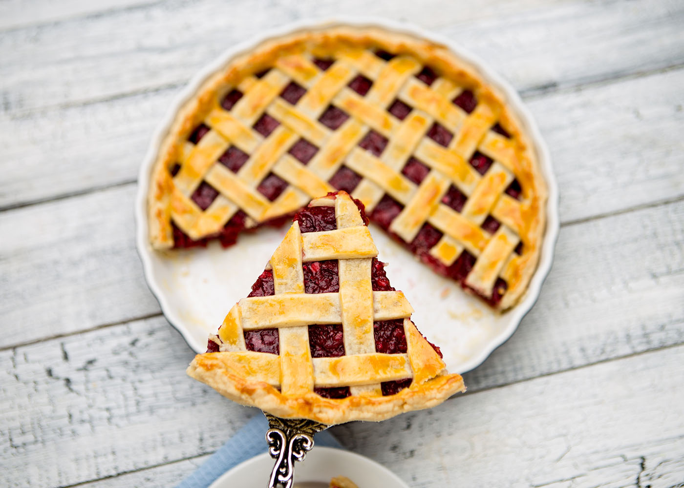 Tarte de cereja com iogurte fatiado