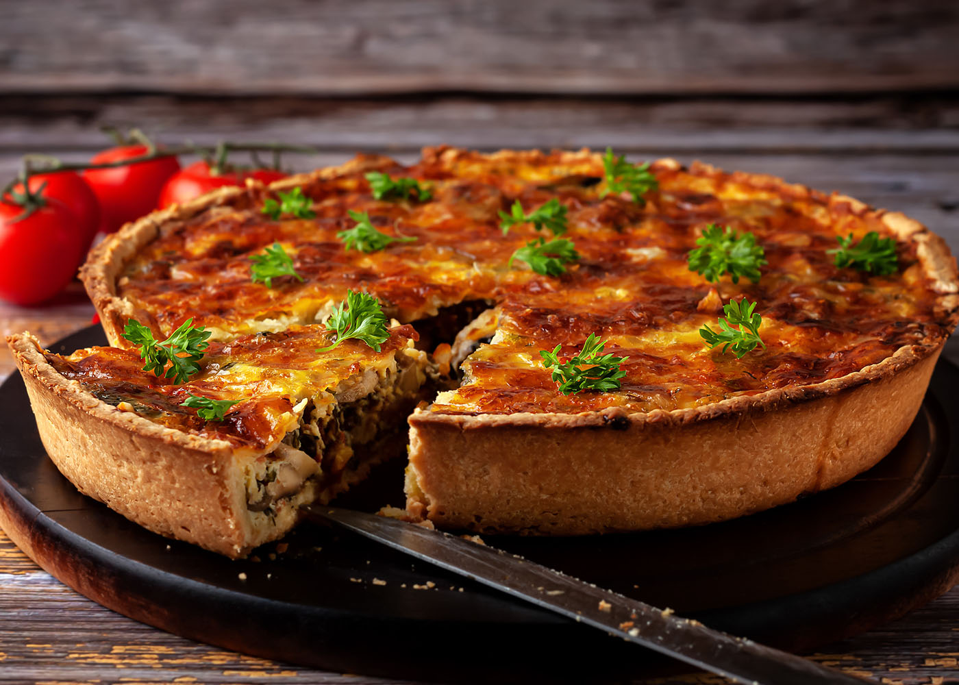 Tarte de fiambre, cogumelos e mozzarella fatiada
