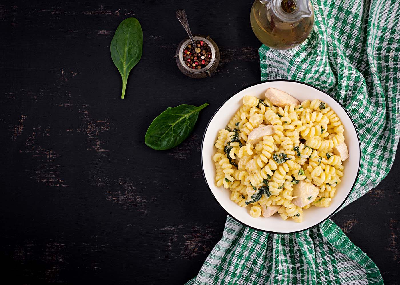 Fusilli de frango com cogumelos