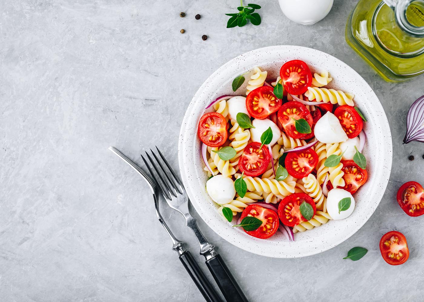 Saladas com massa fusilli