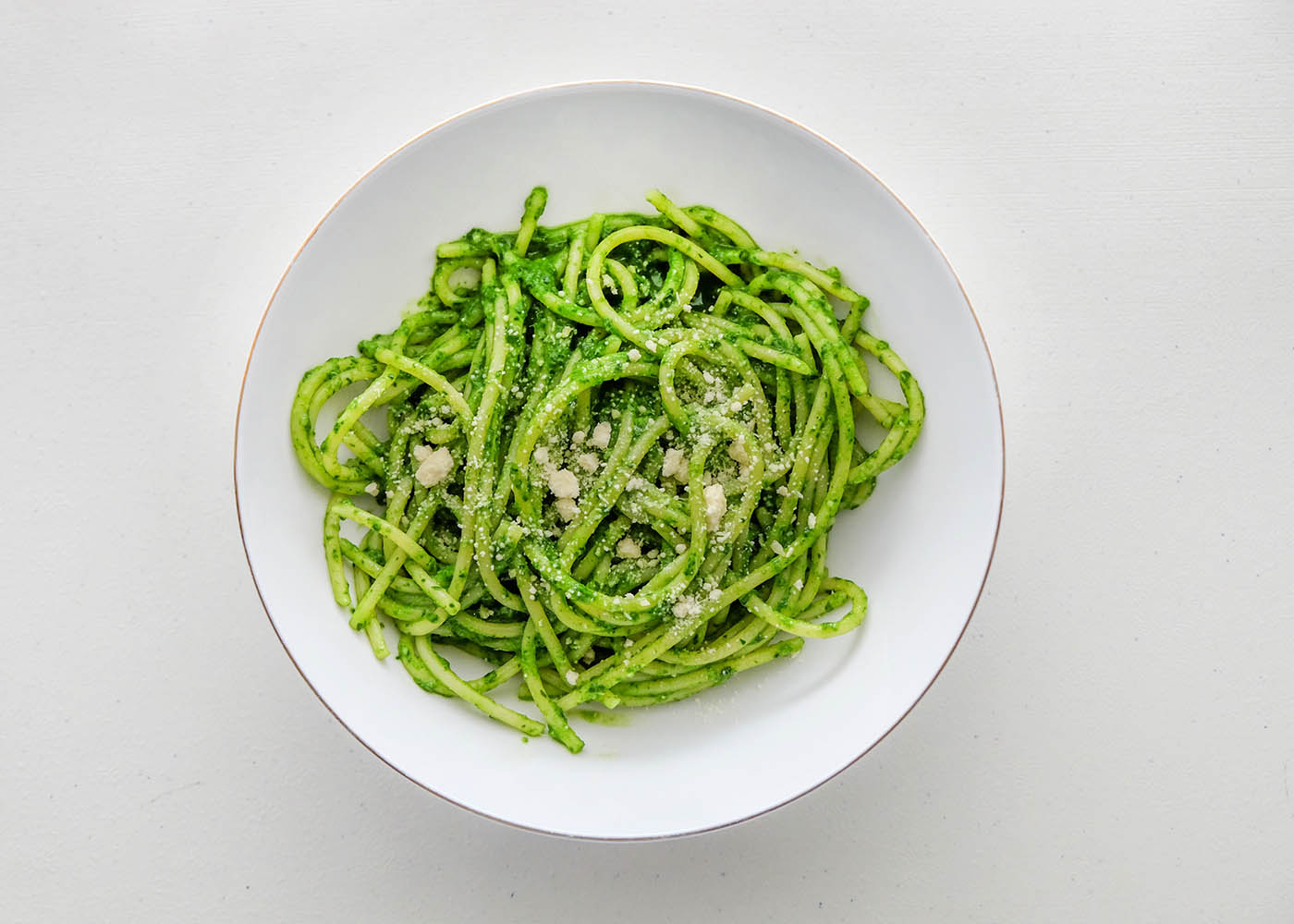 ESPARGUETE DE LEGUMES COM PESTO DE COENTROS