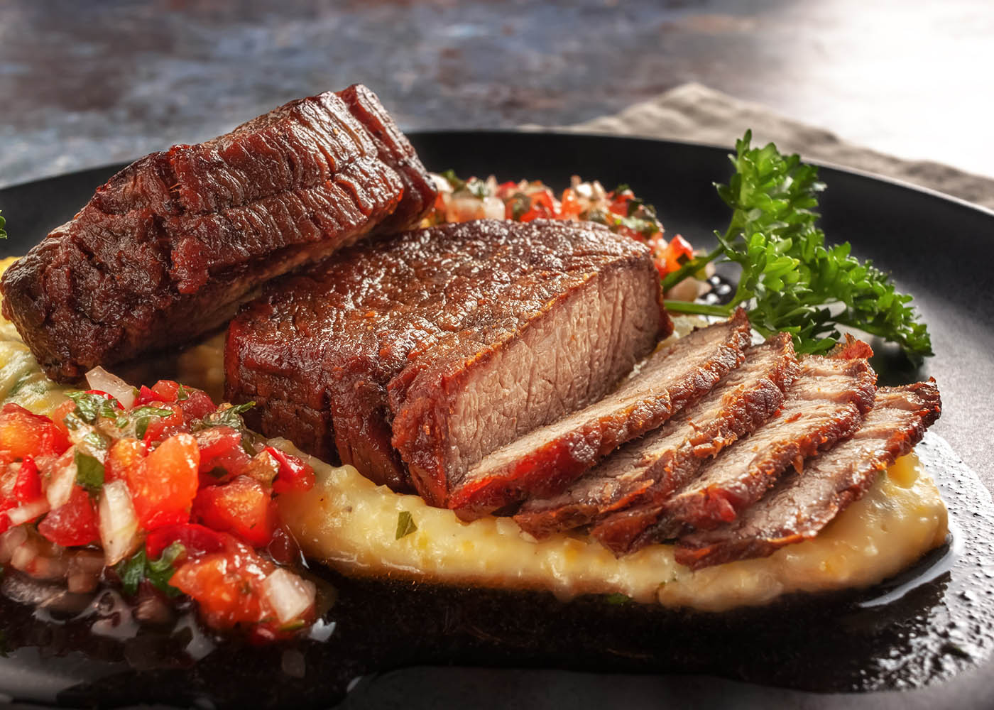 Carne assada com crosta de pão