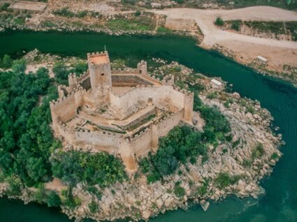 Castelo de almourol na rota dos templários