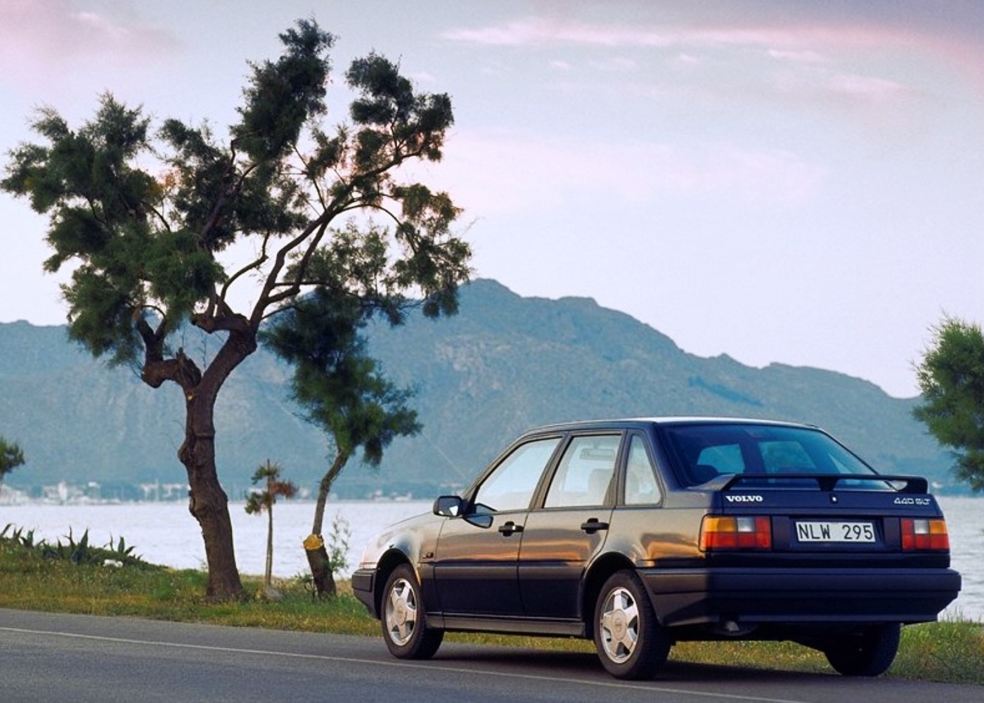 Volvo 440 preto